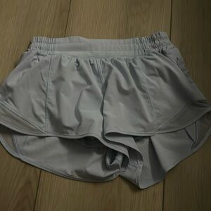 Lululemon size 6 hotty hots in light blue, length 2.5